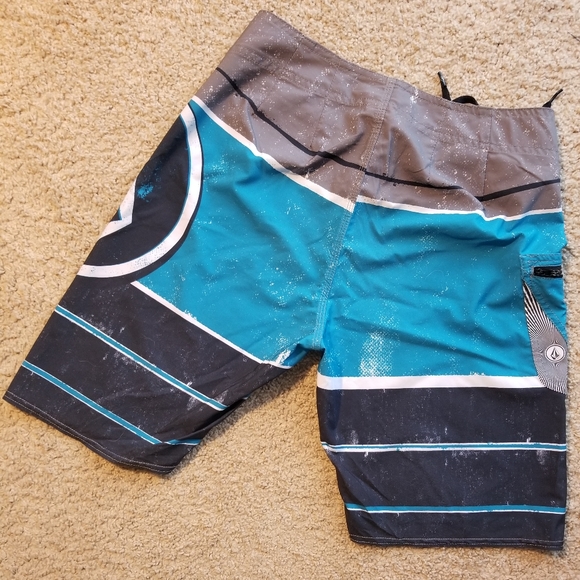 Volcom - Picture 2 of 2